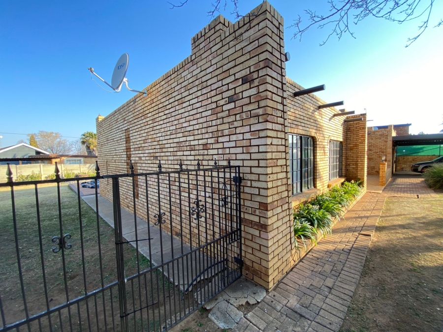 3 Bedroom Property for Sale in Dassie Rand North West
